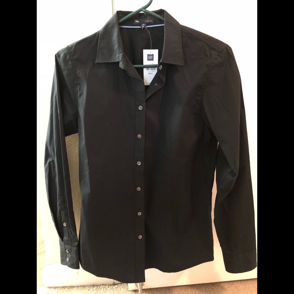 Gap stretch fitted button down size small